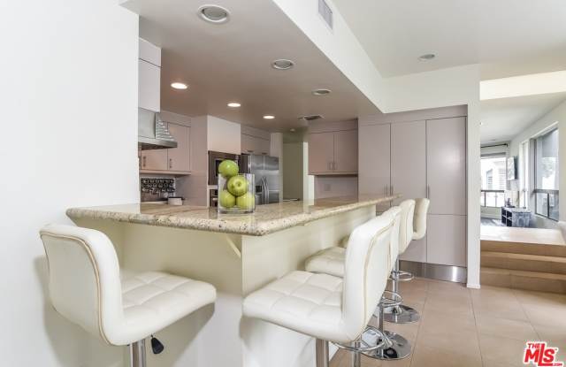 660 HARBOR Gallery 4