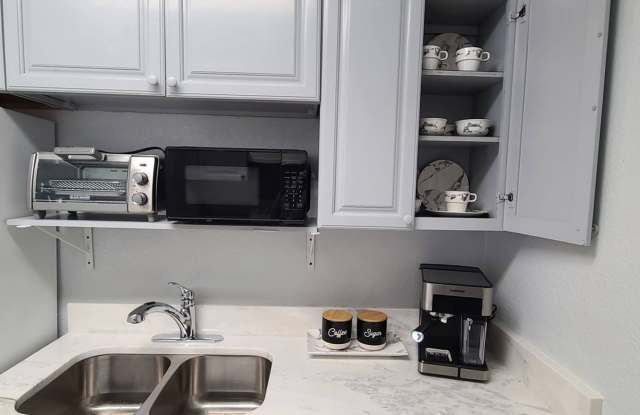Charming 1BR Condo in Tampa Gallery 1