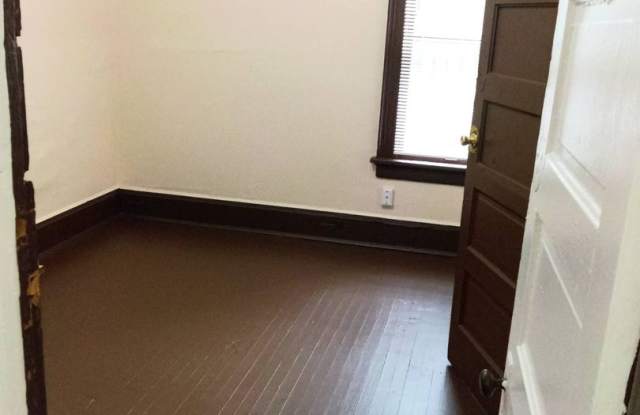 Single family home has 4 bedrooms. Gallery 4