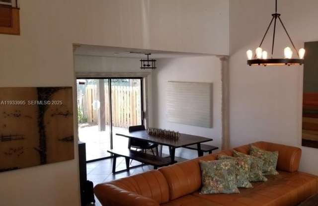 9535 SW 148th Ave Cir E - 9535 Southwest 148th Avenue Circle East, The Hammocks, FL 33196