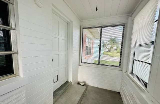 Spacious 3 Bed, 2 Bath Just Minutes from the Beach Gallery 3