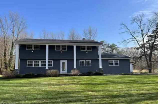 102 Dogwood Ln photos photos