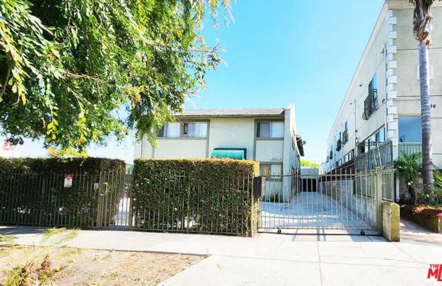 4732 Elmwood Ave photos photos