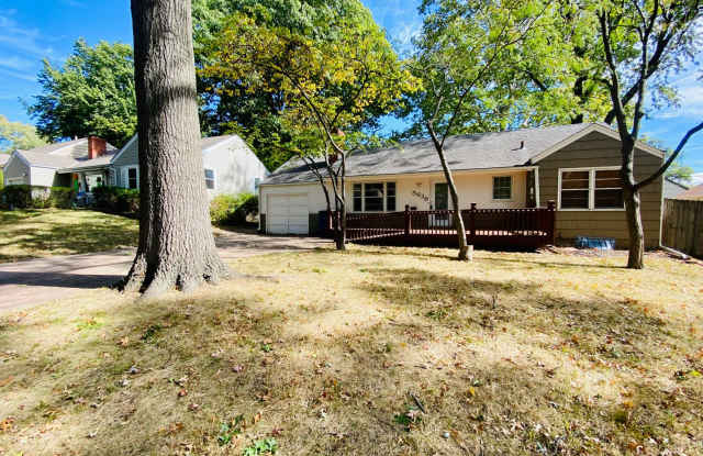 {5639} Spacious, Updated Ranch + Two Separate Living Quarters + Fenced Yard! - 5639 Beverly Avenue, Mission, KS 66202