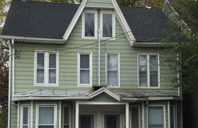 3 Bedroom, 2 1/2 Bathroom half duplex, $1100 mo - Available September photos photos