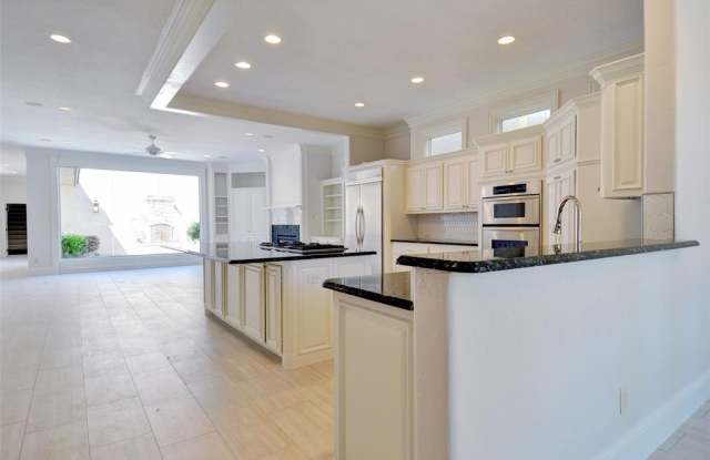 411 Wyndham Gallery 4