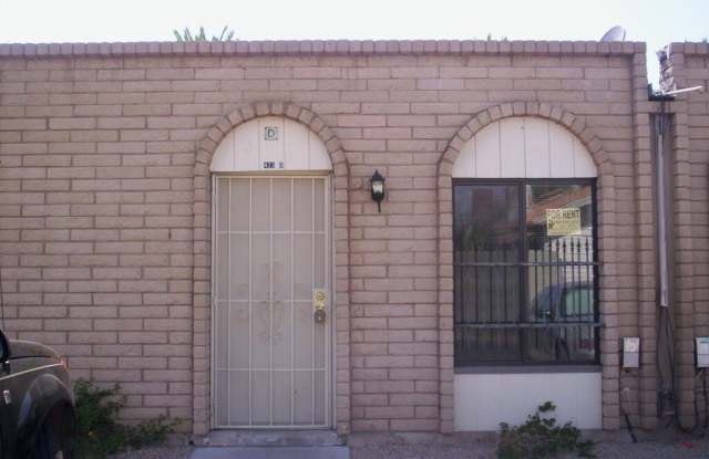 423 S MITCHELL Drive Gallery 1