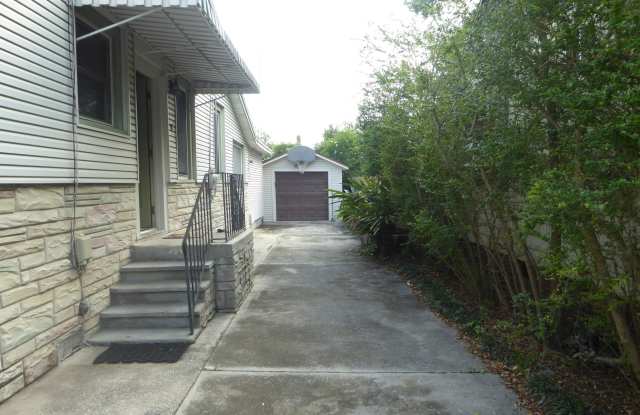 2333 BETHUNE AVE Gallery 2