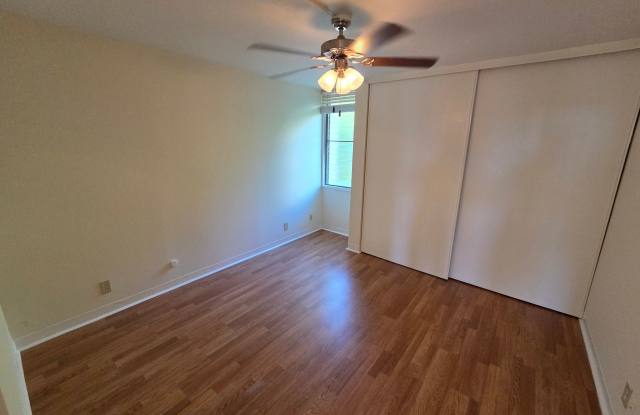 Updated 2 Bedroom 1 Bath in the "Makaha Valley Plantation". Gallery 4