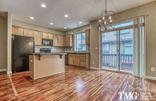 Wonderful 4 bed 2.5 Bath Townhome in Hillsboro photos photos