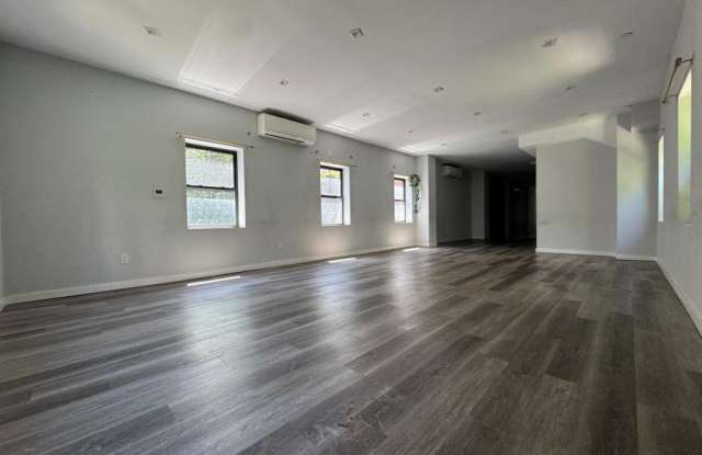 237 East 31st Street Gallery 3