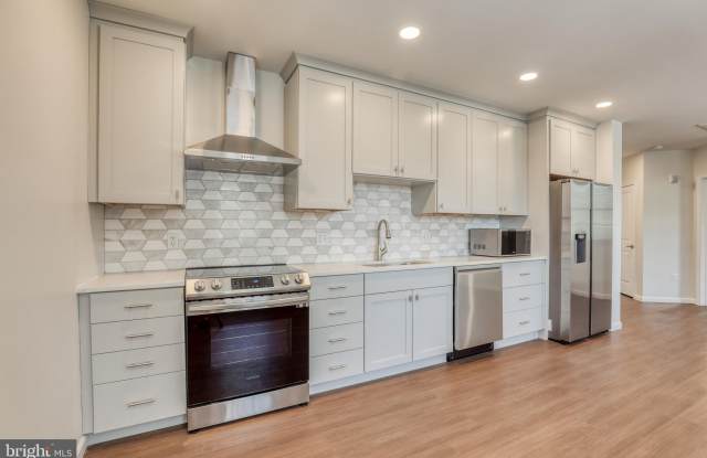 210 E BOSCAWEN ST photos photos