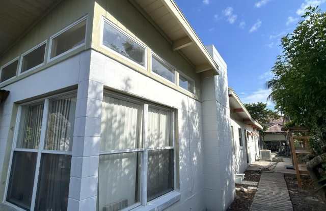 400 Lincoln Avenue Gallery 4