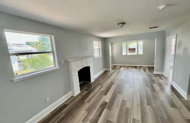 TOTALLY REMODELED Spacious 3BR/1BA Lakeland Home wtih Large Utility Shed photos photos