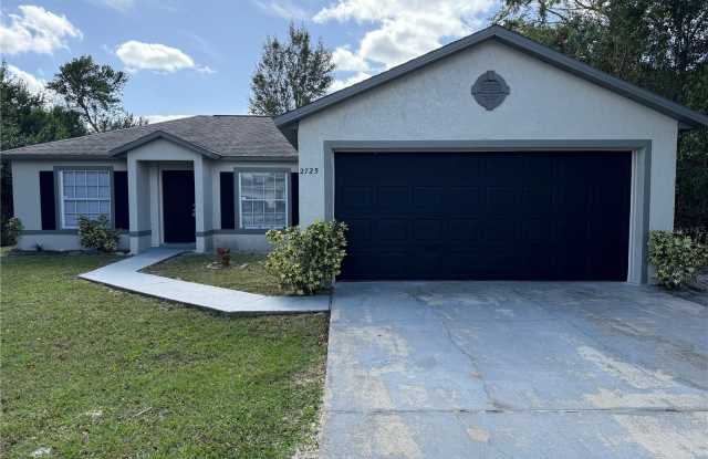 2725 WINDSOR HEIGHTS STREET photos photos