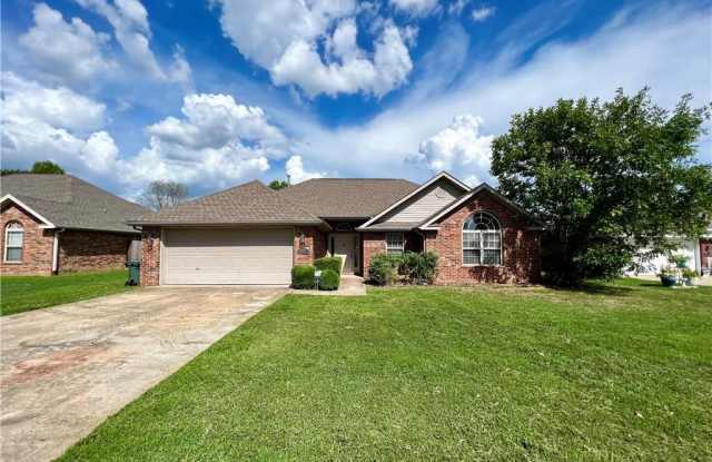 2880 Bluegrass  PL - 2880 North Bluegrass Place, Fayetteville, AR 72704