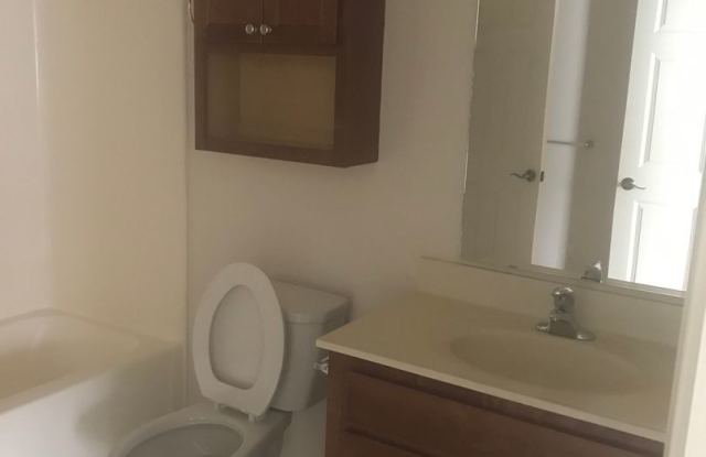 One Bedroom Allegheny Gallery 4
