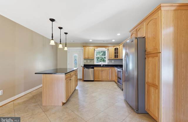2303 COURTHOUSE Road Gallery 2