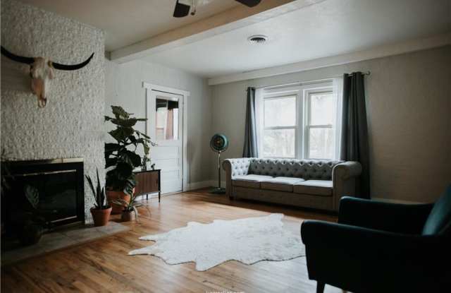 1006 Holt Street Gallery 2