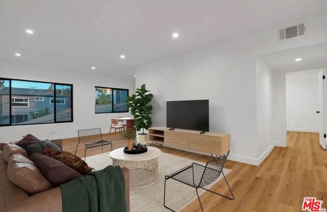 950 Havenhurst Dr unit: 6 photos photos