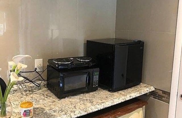 2100 West Sitka Street - 2100 West Sitka Street, Tampa, FL 33604