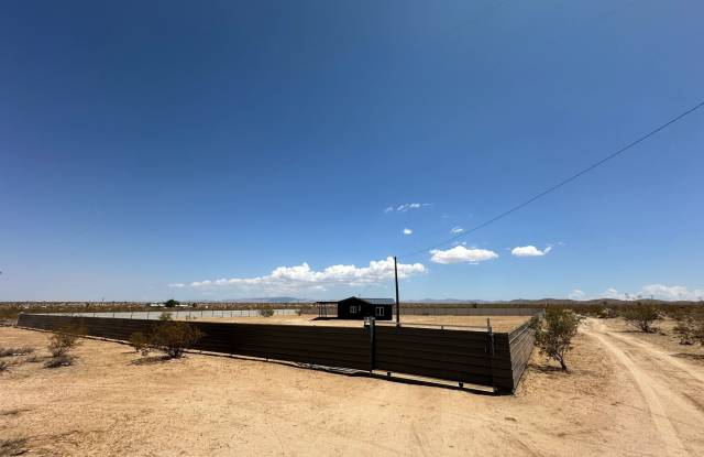PRIVACY! PRIVACY! Cute newly remodeled 2 bed/1 bath home! photos photos