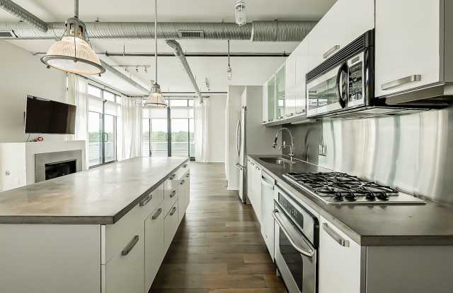 Modern Downtown Royal Oak Living! Gallery 3