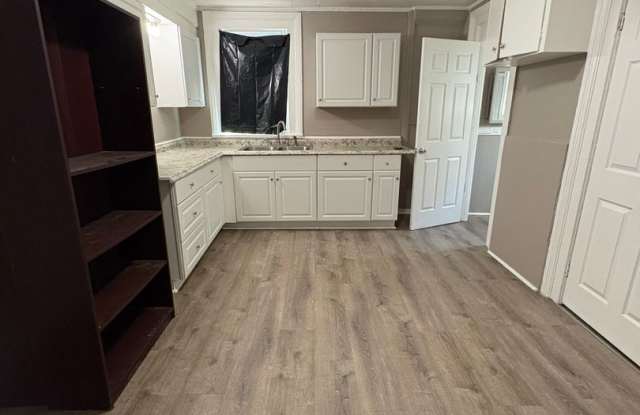 Four Bedroom Single Family Home! Gallery 4