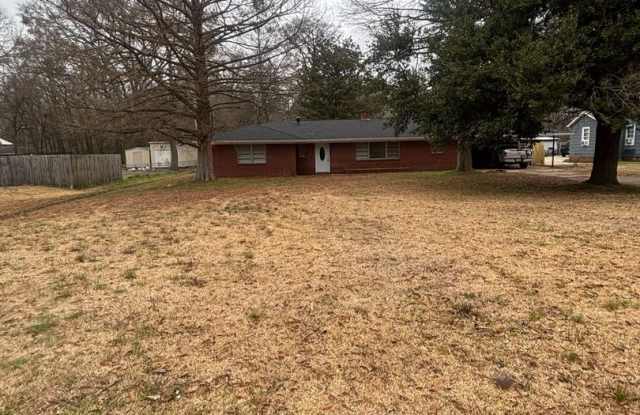 Great 4 bed 2 bath home located in Canton photos photos