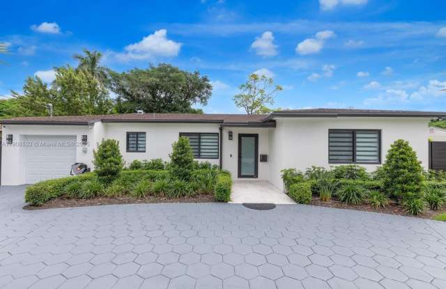 5641 SW 67th Ave photos photos