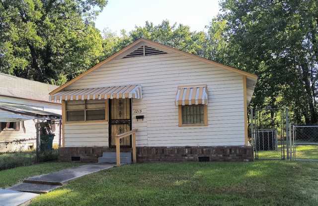 1215 South Virginia Street Gallery 1