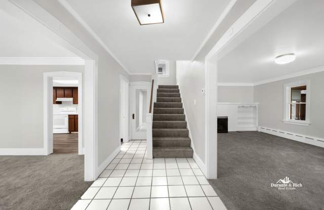 Single Family Home in Historic Oak Park Neighborhood Gallery 3