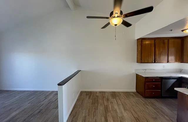 521 W D St Apt H Gallery 1