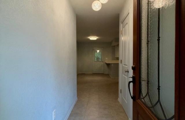 10 Magrath Ln Gallery 3