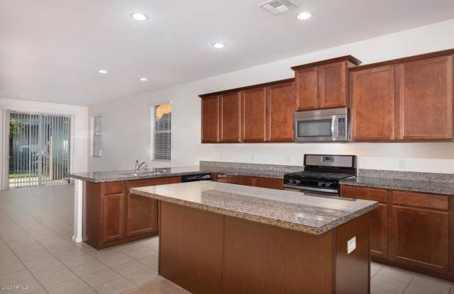 15594 W DEVONSHIRE Avenue Gallery 2
