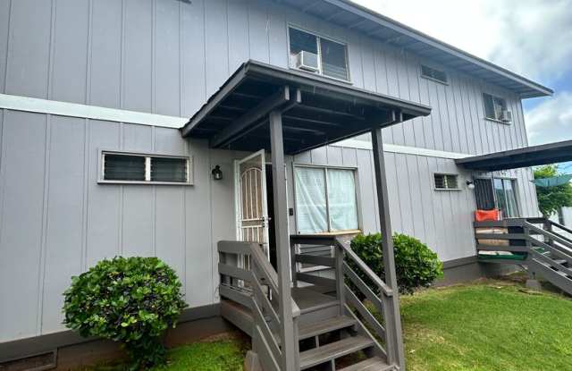 Spacious 3-Bedroom Townhouse in Pearl City! $ 2,900 per month. - 98-1422 Koaheahe Street, Pearl City, HI 96782