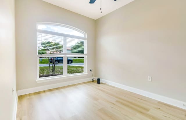 557 Valparaiso Parkway Gallery 4
