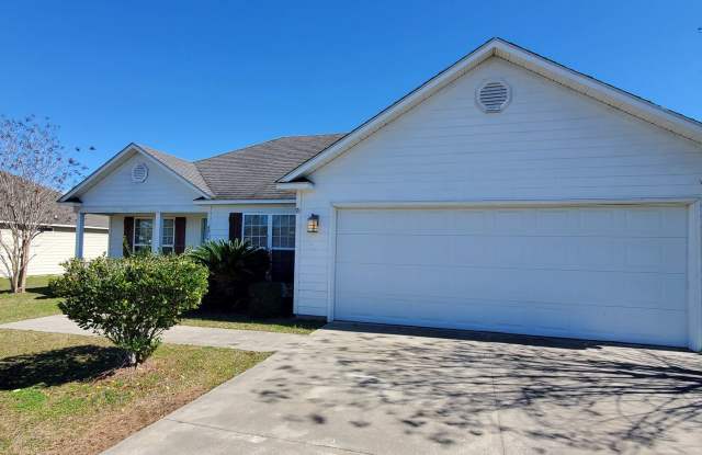 Spacious 3-Bedroom Home with Two-Car Garage, Tray Ceilings & Fenced Backyard in Valdosta! Gallery 1