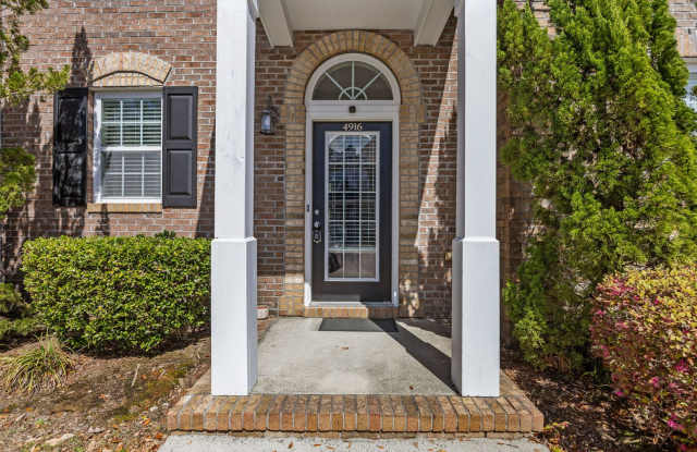 Convenient Castle Hayne Townhome with Two Primary Suites photos photos