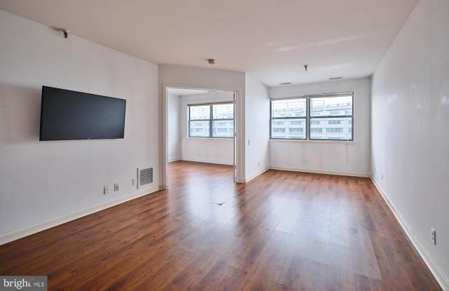 3 N COLUMBUS BOULEVARD photos photos