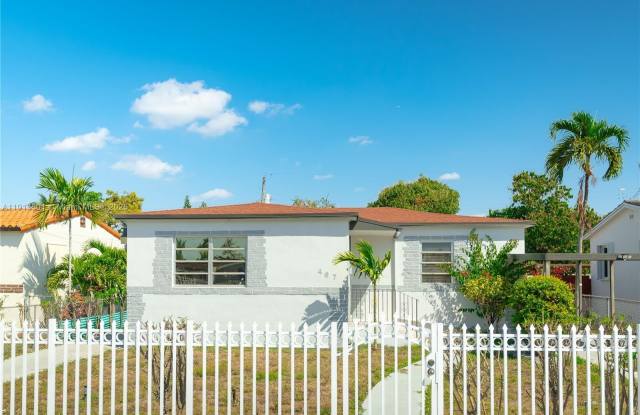 467 SE 3rd St photos photos