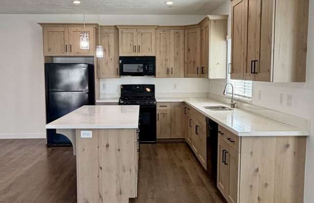 Spacious Townhome - 4 Bedroom End Unit in Riverton Gallery 4
