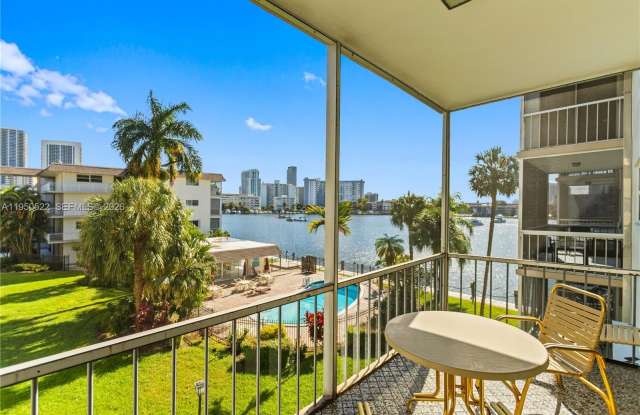 2200 Diana Dr photos photos