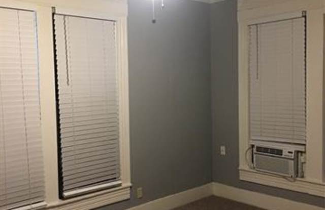 1431 N Locust Street Gallery 3