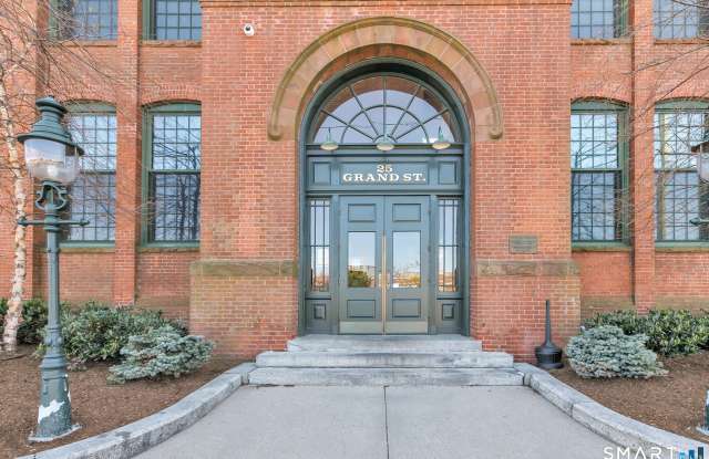 25 Grand Street Gallery 1