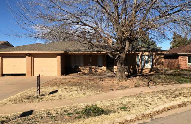 Spacious House Located on a Cul-de-sac Street photos photos