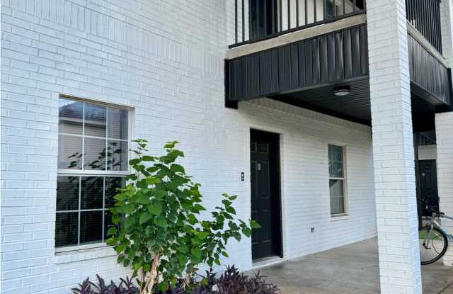 Spacious 4/2 Blocks from Campus! photos photos