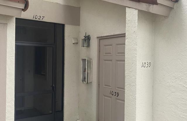 1039 Country Club Drive unit: 425 photos photos