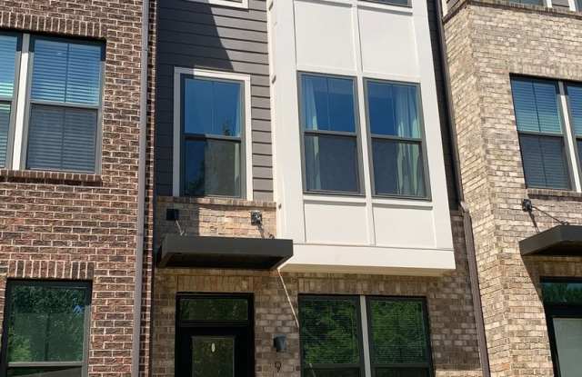 Beautiful Three Bedroom Townhouse! photos photos