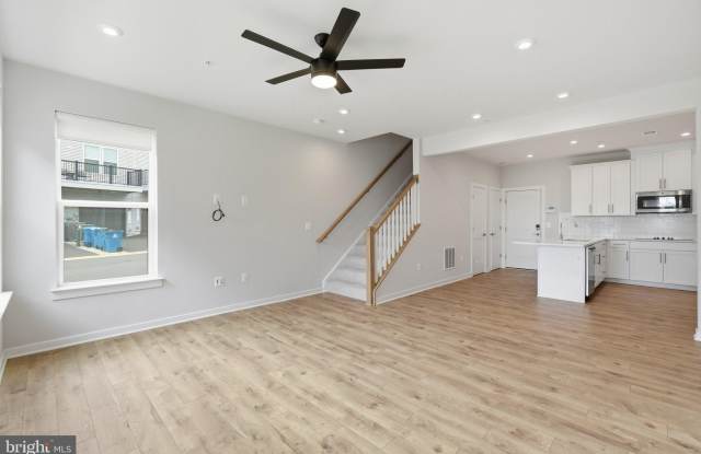 44481 WOLFHOUND Square Gallery 3